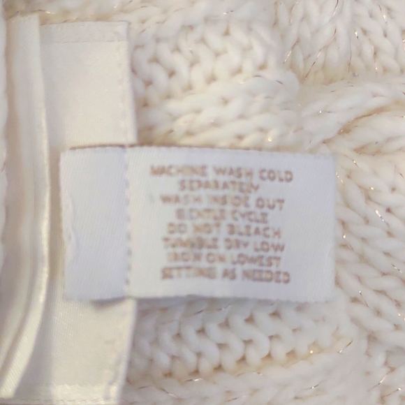 Chico's SZ L/LX White With Gold Threads Poncho/Ruana. - Picture 6 of 7